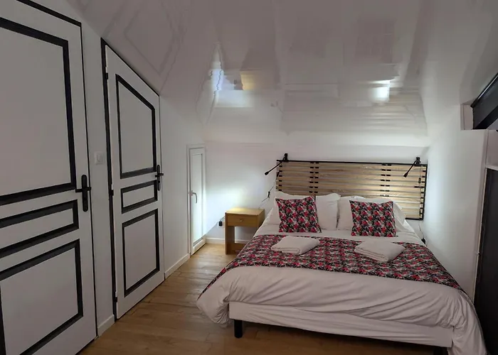 Renove Avec Jardin Clos Pres D'angouleme - Fr-1-653-288 * Dirac